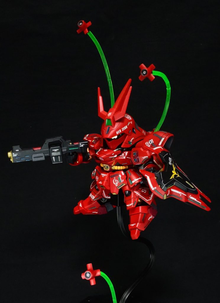 「ファンネル‼️」ファンネルは、展開したものが3機付属。ビームサーベルのランナーでなんちゃってファンネルエフェクトを作成。