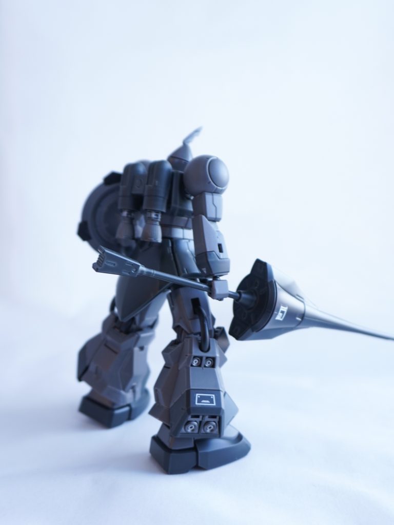 なにげにブースターが強化されています。足のブースターと合わせて、強力な推進力で一撃離脱できる感じ。ギャンクリーガーに至るまでの実験機なんです、たぶん。