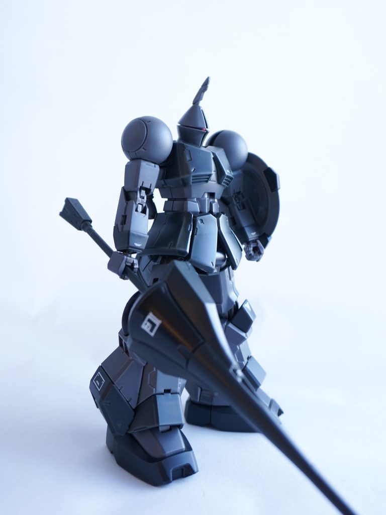 地味にいろいろミキシングしています。足はホビーハイザックで、腕はジャスティス。ランスはキマリスで、盾は鉄血のやつ。ツノは水星の機体ですね。