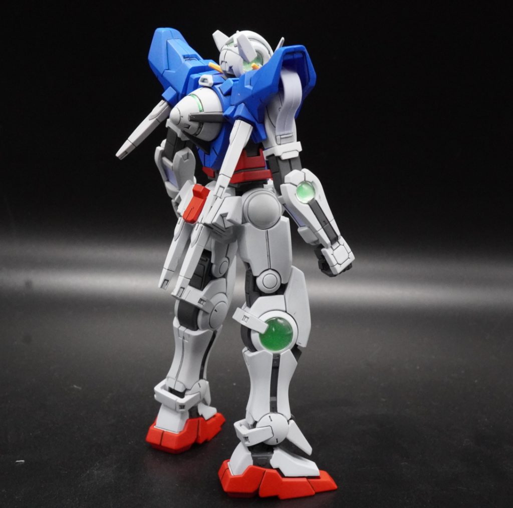 デカールは、ガンダムデカールのエクシアを使用。水性ホビーカラーは、マークセッターで溶解するのを初めて知りました(^_^;)今まで気にしてなかったけど、溶けるんですね。なので、何回も失敗したので、ほんの少し貼りました。