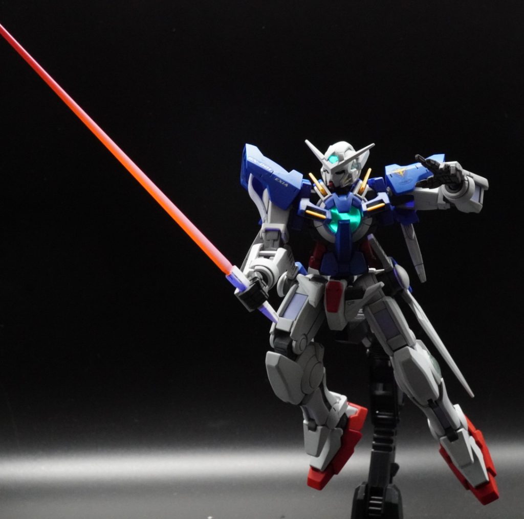 ビームサーベルも塗装。マイスター関田さんを、参考に、グラデーション塗装です。