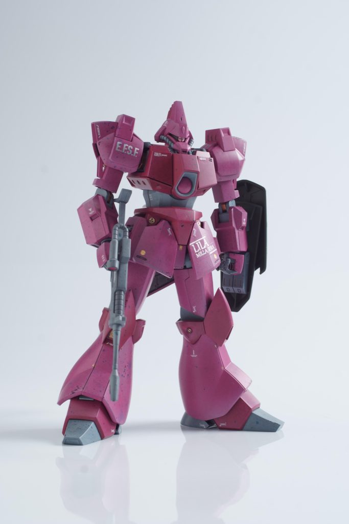 ゲルググの後継、という位置づけなのでビームライフルもこのままにしています。デカールはオリジナル印刷と、市販の組み合わせ。