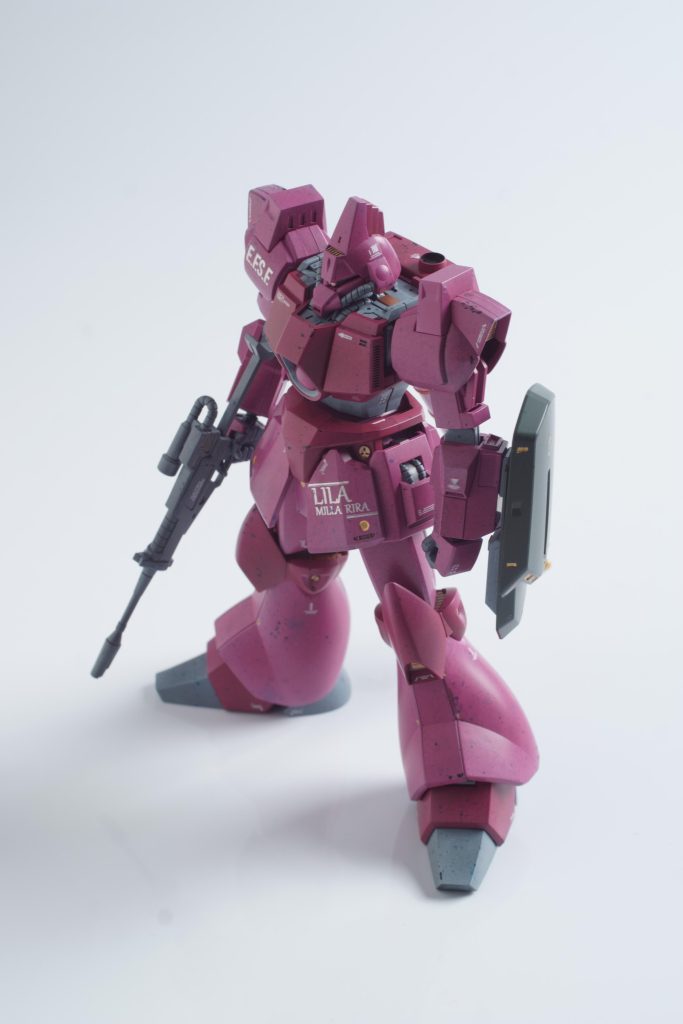 モデグラの表紙的な角度で。各所関節等、カッパーを使用してアクセントをつけています。他には、水生カラーのゴールドを使って筆を入れた後、余分な部位を拭き取ったりしています。