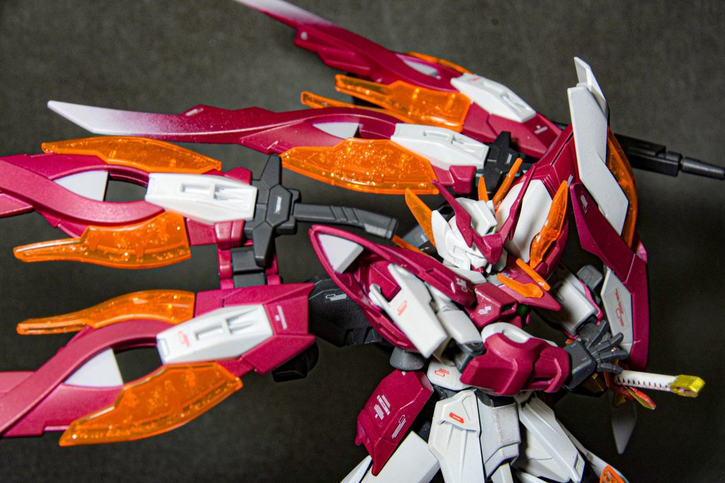 性癖④ 抜刀術実は元々武術オタクで剣道→合気道→某古流と学びながらオフ会に参加していました。今は怪我で運動できない体になりましたけど自分専用機とくれば刀は必須!刃が下向きなのも理由がありますが話がガンプラから離れちゃうのでこの辺でww