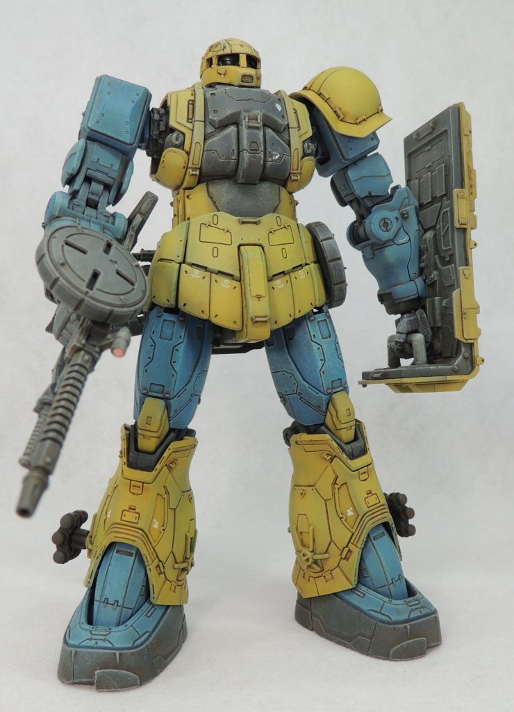 ■塗装について(その2/5) サフ吹き後、基本塗装はラッカー系塗料の東雲ブルーとダークイエローを使用しました。ホワイトを少量足して上面を明るく、パープルとブラックを少量足して下面を暗く、色調を変えてカラーモジュレーション塗装を施しました。