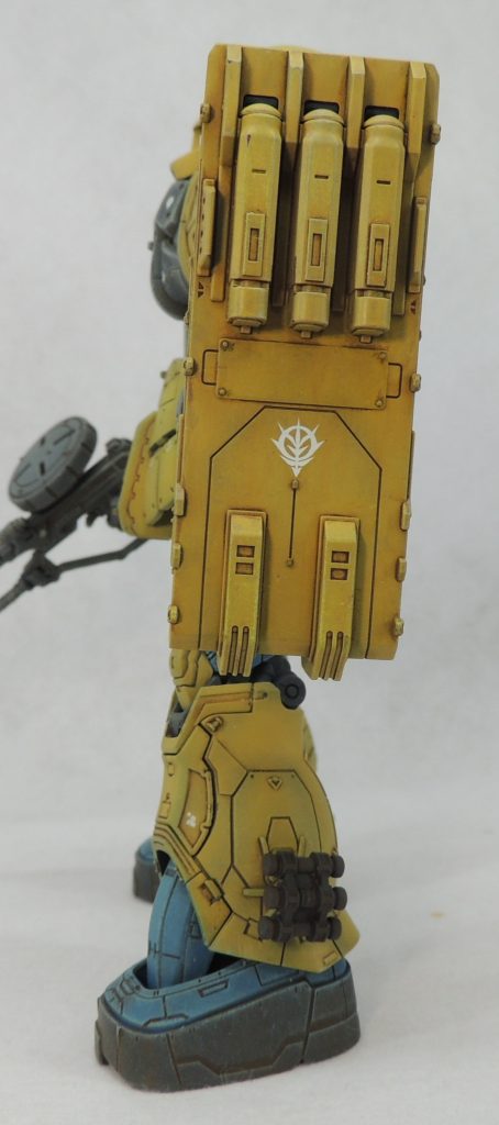 ■塗装について(その5/5) 首回り、モノアイ・レール、ランドセル等、部分的に鈍い輝きを放つ金属色を使用し、作品の印象がつや消しで全体的にぼやけた感じにならないよう、引き締めを図ります。