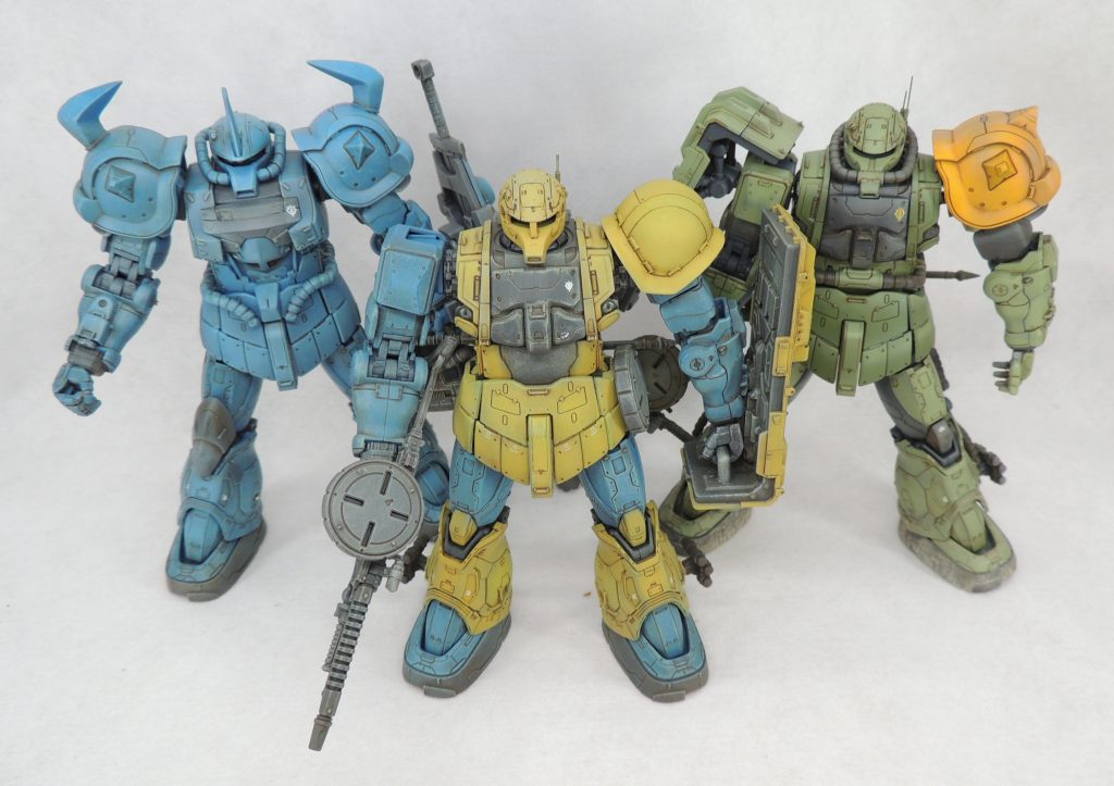 ザク、グフカスタムとそろい踏みでのショット。3体とも元キットはHG1/144ザクⅡF型ソラリ機です。