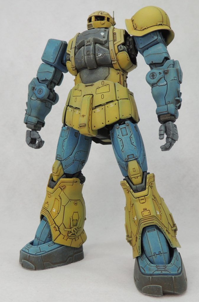 久しぶりにザクから旧ザクを製作することになりましたが、なんだかとても懐かしく、子供の頃に300円のザクから旧ザクを作った思い出が蘇りました。