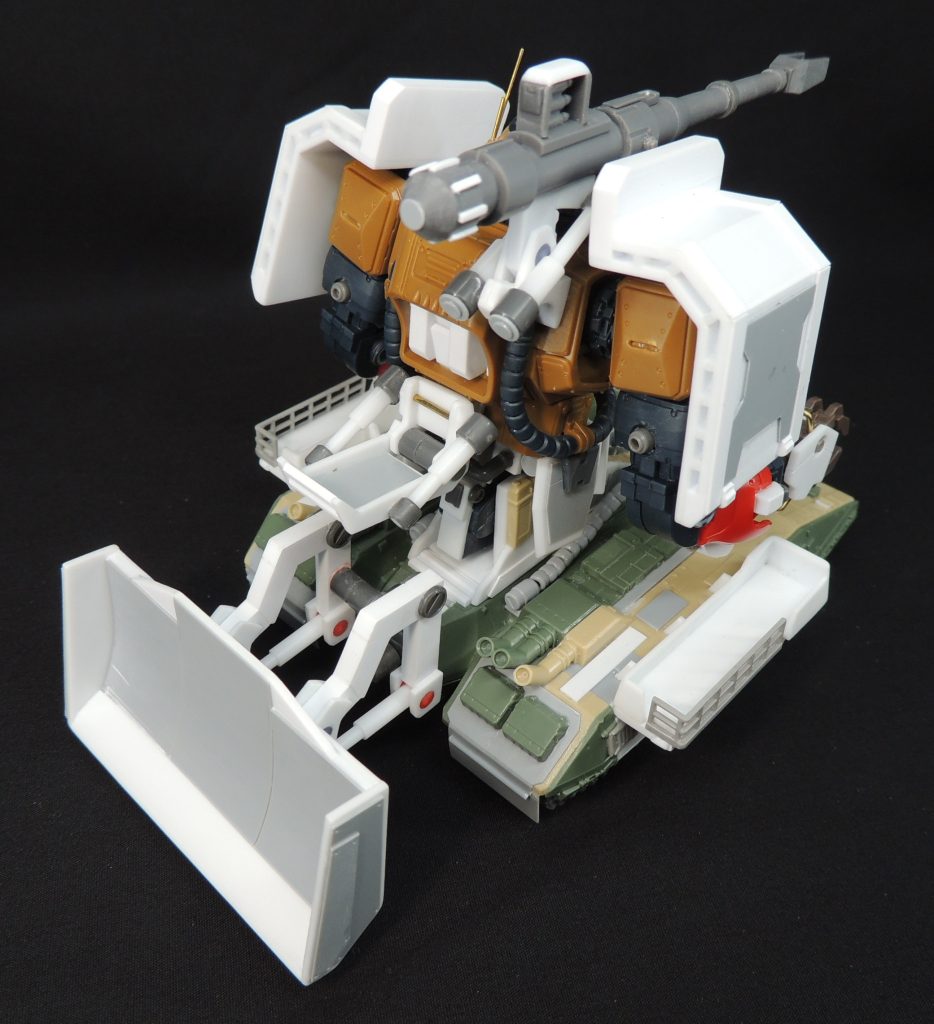 プラ板・金属ヤスリ・流し込みタイプ接着剤・直角を確認できる治具さえあれば、わりと短時間で箱組から様々な形状を再現することができます。エバーグリーンのプラ材は素材として柔らかめで加工しやすく、硬めのタミヤ製と使い分けています。