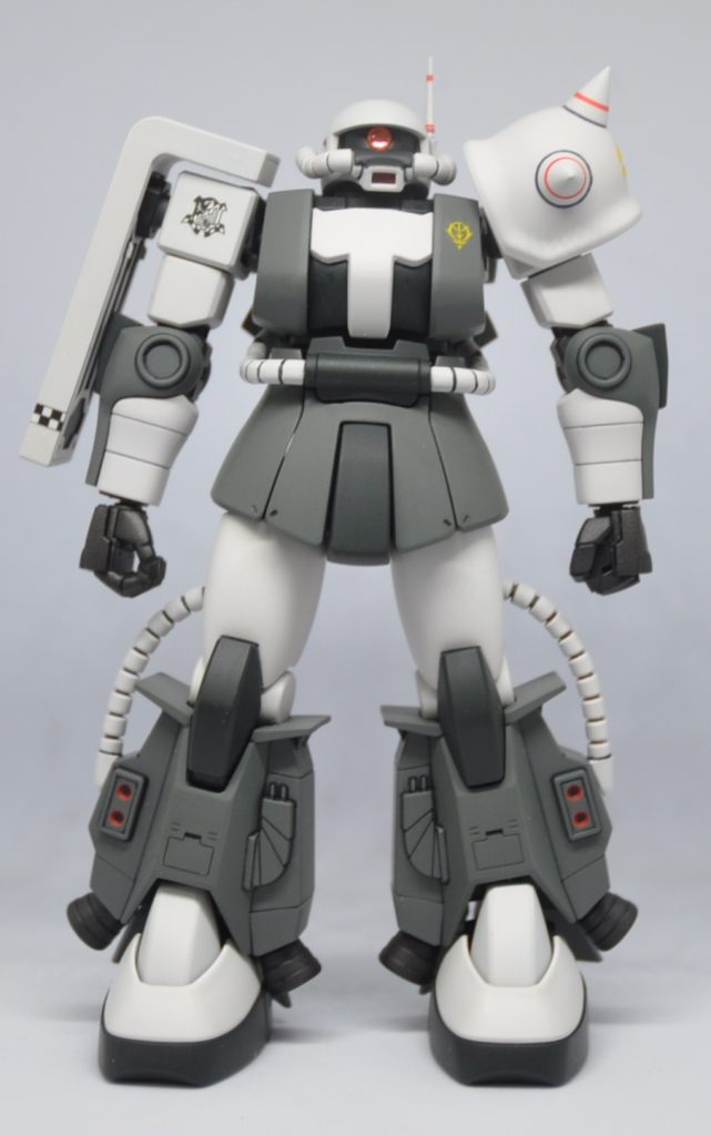 正面件のガンダムデカールは、MG2.0の各高機動型ザクのデカールを素直にスケールダウンしたもので、HGUCの高機動型ザクも明らかにMG2.0高機動型ザクをベースデザインにしていますから、MSVの画稿では分からない細かい所はMG版を参考にしています。