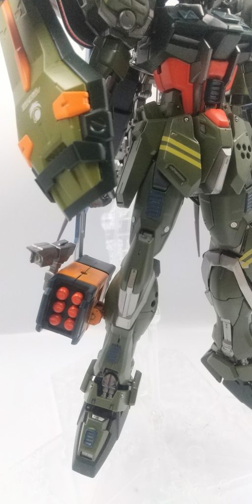 反対側、カメラ、ミサイルポッド追加。