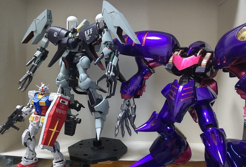 RGガンダムとMGキュベレイダムドと並べてみました。HGの中では大きい方ですね。