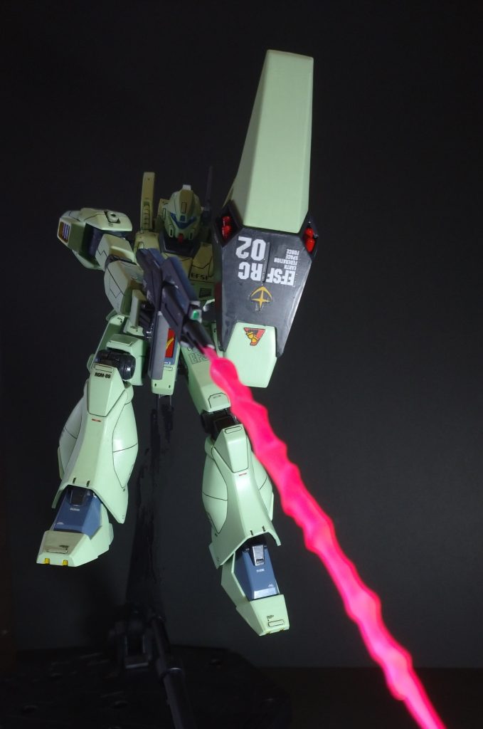 ビームライフルで攻撃！