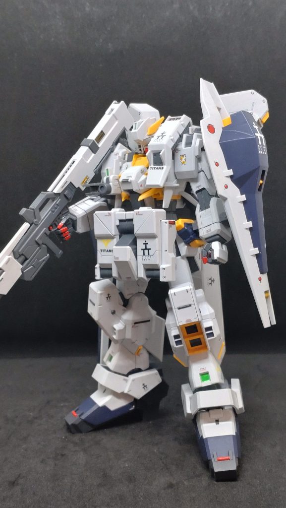 今回も例に漏れず成型色活かしで、青とグレーのフィルタリングです。成型色活かしの白はエッジに少しピグメントとかを入れるとより塗装した風に見えるかなと思いますけど、この機体には似合わなさそうと思いやめました。アーリーヘイズルも近いうちに。