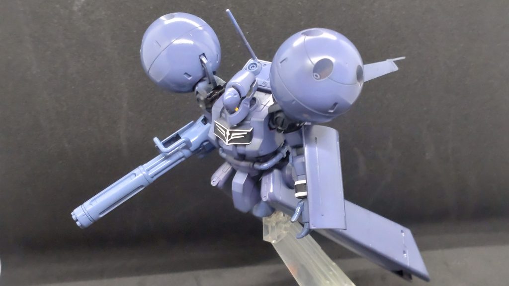 今回は肩の力を抜いてデカール•ツヤ調整なしで、合わせ目もスジボリ風に。機体色はUC版のも良いのですが、試したかったパープルグレーに変えてます。料理と一緒でたまには気楽に作りたい。そんな日もあるよねということで。