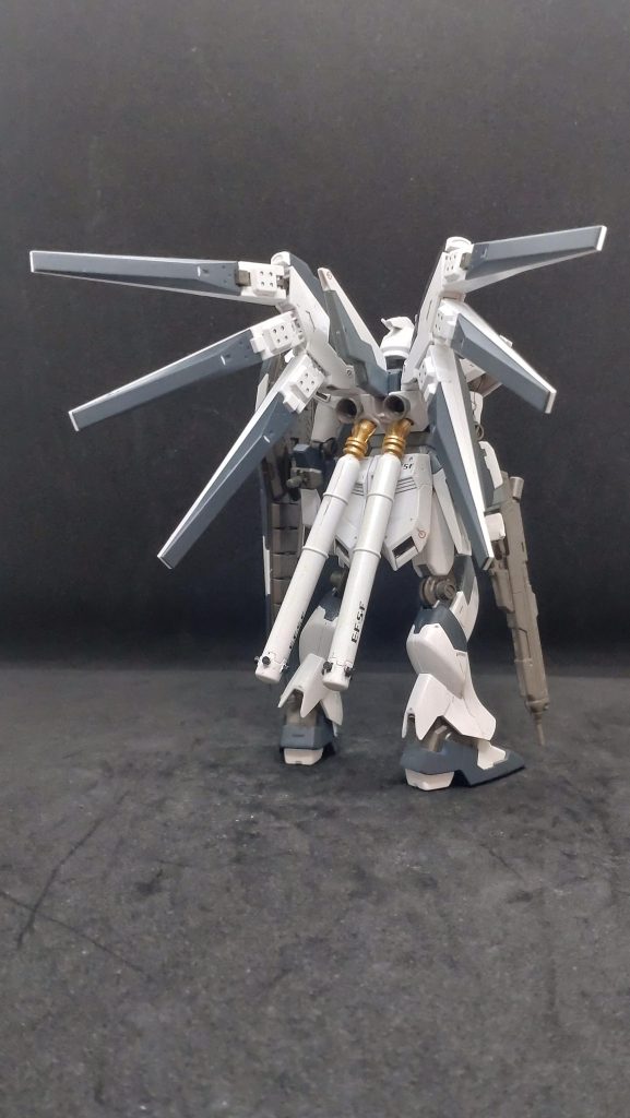 Hi-νガンダム–2枚目/制作者：Golgo31