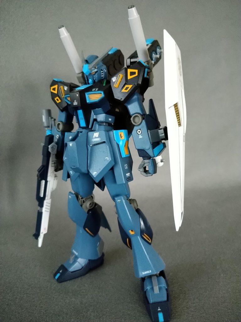 ライフルとシールドはνのまんまです。アーム・ビームスプレーガンにキャノン二門、インコム六個。結構重装備になりました