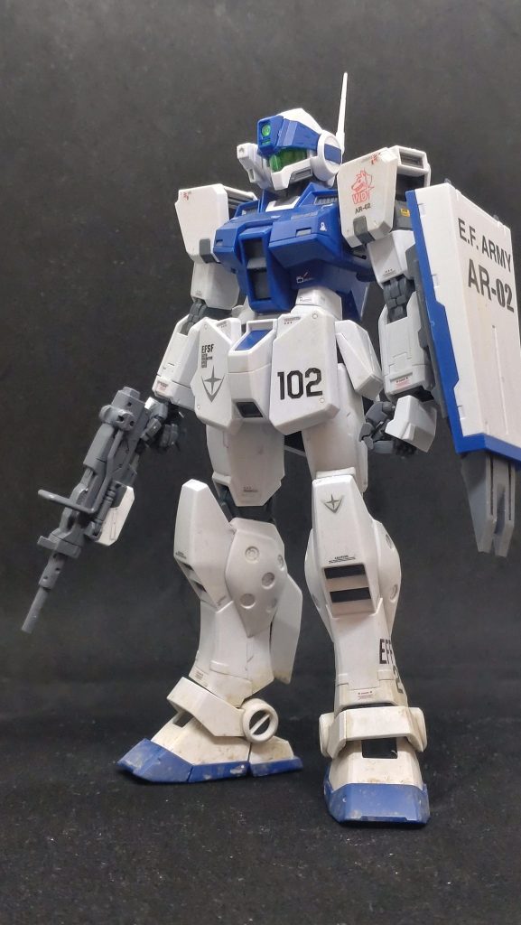 ファング2ことレオン機。微妙にマーキングを変えて隊長機と差別化しています。まぁ、本当は配備のタイミングも考えれば3機とも同じマーキングだとは思うんですけども。