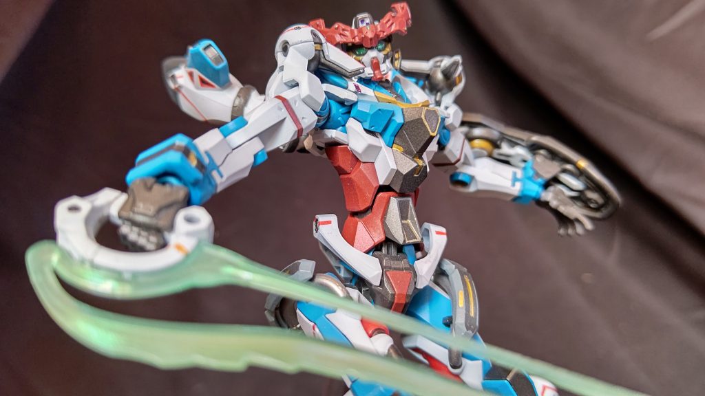 買った人は分かると思いますが、ビームサーベル( ?)の刃のパーツの塗装がパール掛かってて1番、ジークアクスを組んでて感動したところです。