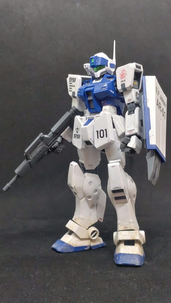 隊長機はジムライフルが余っていたのでそれで差別化してみました。実際のプレー中はもちろん?ロケットランチャー装備でしたとも。左上腕にもフライトジャケット的なイメージでWD隊のエンブレムを入れました。
