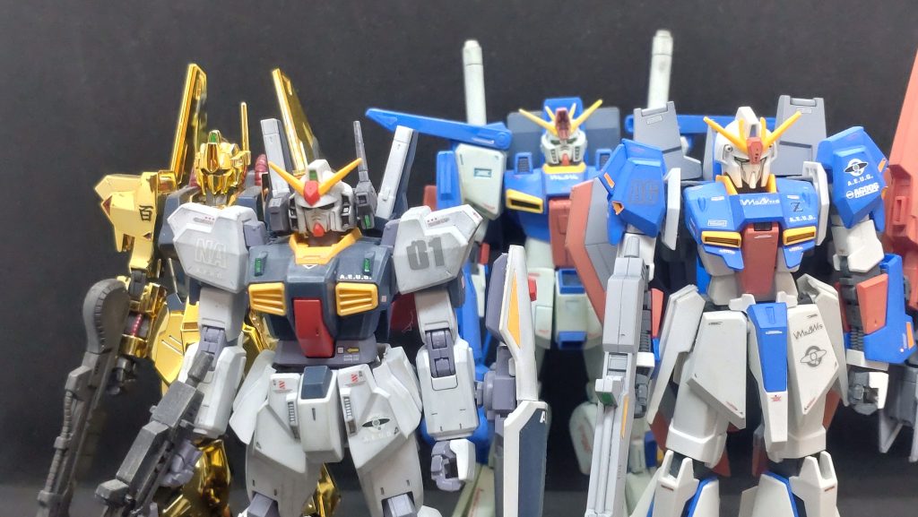 これでガンダムチーム勢揃い！ということでして。こうやって並べることができるのはいいですねぇ。