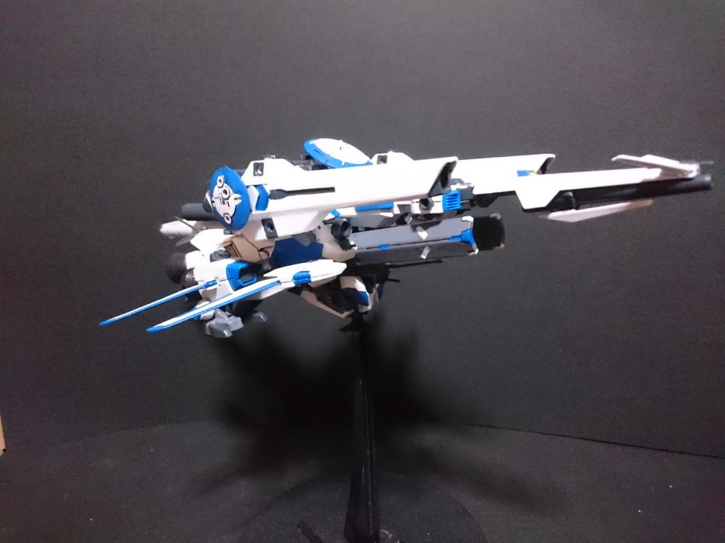 その後は一方的な蹂躙が始まった。近くよるものはIフィールドで主砲を無効化され、返す刀で龍姫の手法を食らって爆発四散、逃げを打った連中はレールガンの射程の外に逃げるより早く、背後から撃たれて宇宙のごみとなった。降伏勧告をしなかったのは彼我の数的戦力差を考慮した正しい判断だとは思うが、あまりに圧倒しすぎて戦時協定に引っかからないか危ぶまれたというのが後日談として残っている。そして連邦軍の最強戦艦は今日もまた平和の式典に呼び出されておとなしくお座りしている。最後まで見ていただいてありがとうございます。