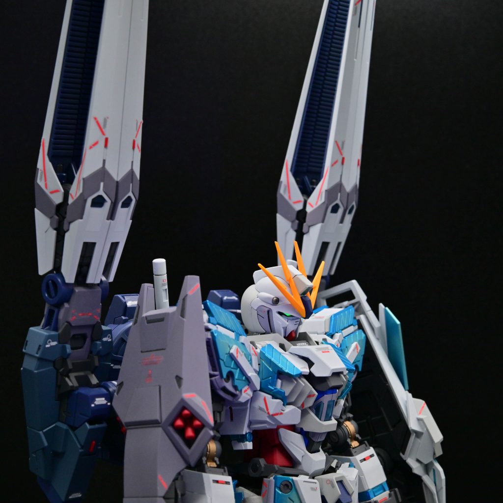 インコムとシールドだけですが塗装までするとなると、それなりに手が掛かりました。何よりデカール貼りが苦痛でした。純正の水転写シールは糊が弱い気がします。