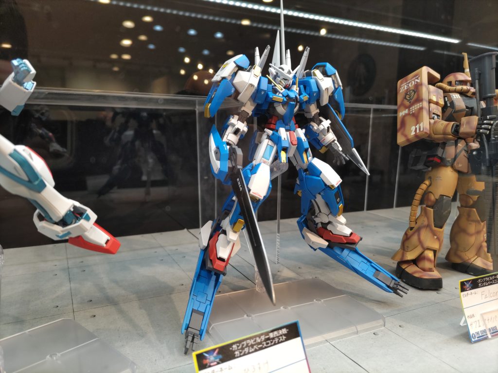 現在ガンダムベースサテライト京都店に前作のエクシアが展示されているので近隣の方はどうぞ😙