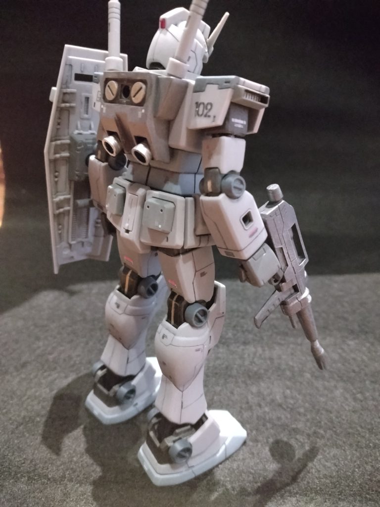 初期のHGだけに合わせ目が目立ちます😅完成してみるとシックな印象が強いです