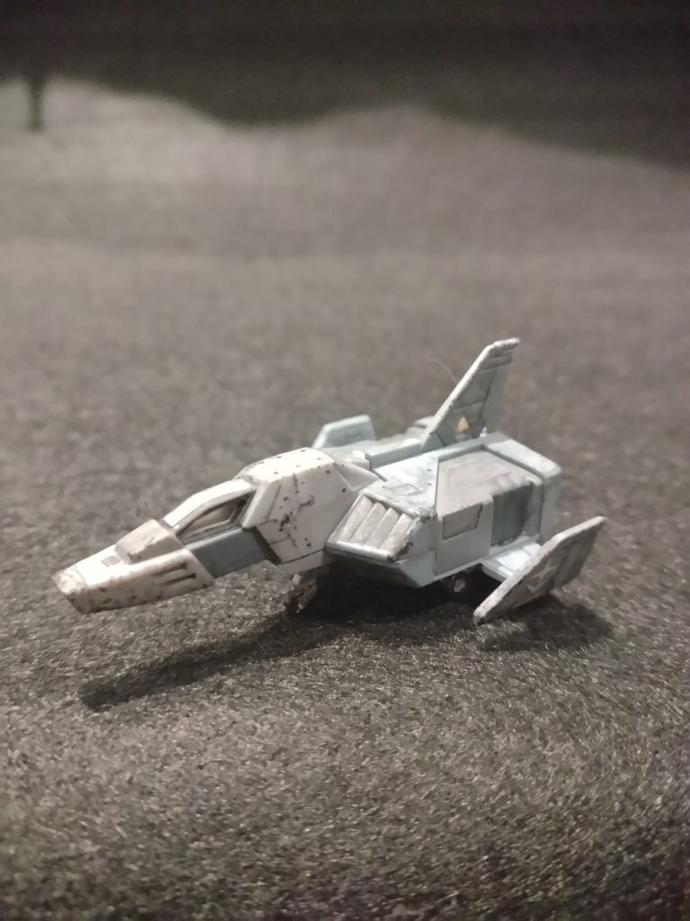 おまけのオマケのコアファイター😁コックピットの窓をくり抜き裏からクリアファイルを貼付けて透明感出しそして大好きな汚しで😄