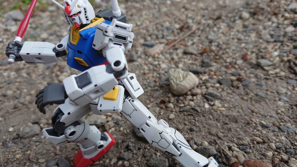 終わりへ「あとはお前だけだ」 今回は野外撮影に加えてストーリーっぽくしてみました！野外の方が光が均等に当たるので撮影が楽で楽しかったです！次はがっつり汚した機体でやりたいですね✨