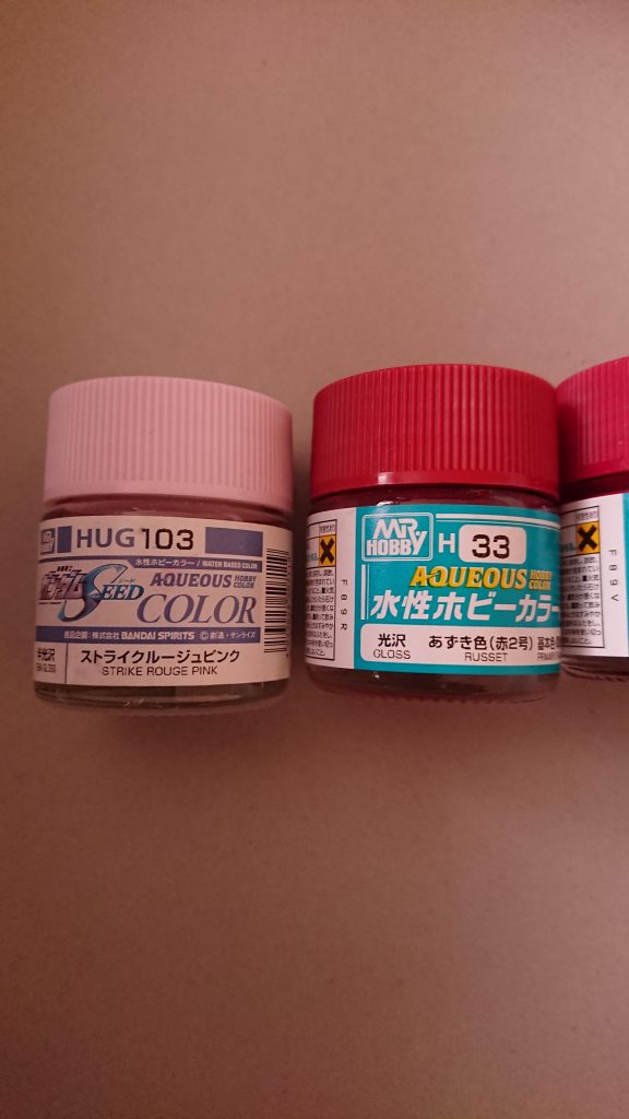 主なカラーリングは、この４色を使用して塗装しました