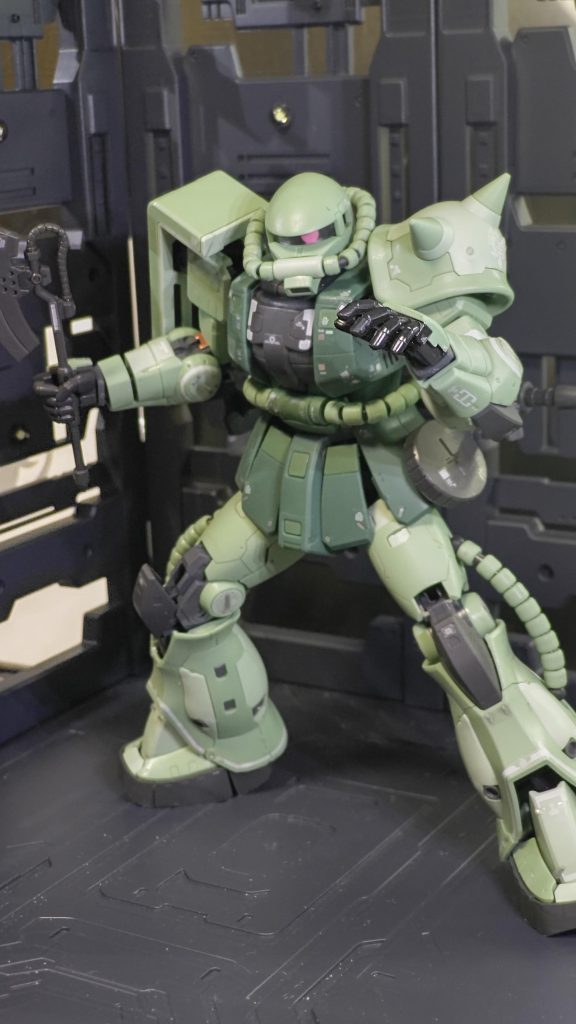 最後は表紙の全体画像でシメ😌※ヒートホーク、塗装すればよかった😑自立に多少苦戦しましたが、ポロリすることもなく組み立てにくいってことはなかったです😌RGらしいスタイリッシュなザクも良いですね✨最後までご覧いただきありがとうございました🤗