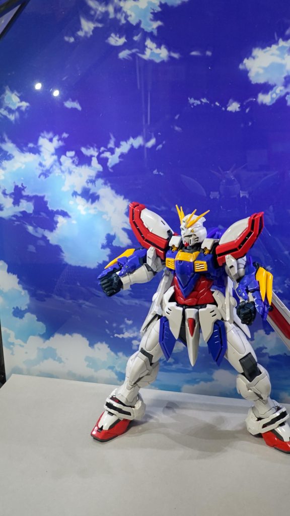 最後は伝わらない劇中再現です😅発売当時高額と転売ばかりで買えなかったレア物を餞別にくれた同僚達に改めて感謝🤗 正解は、決勝大会でゼウスガンダムをマシンキャノン(バルカン)で追うゴッドガンダムでした😃  