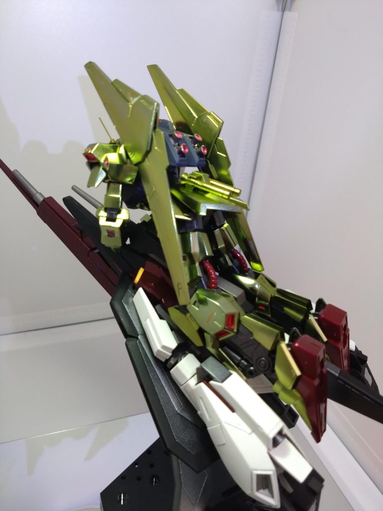 クワトロ「 ええぃ!バカにしているのかっ!」クワトロ「 スピードを出すなと言っているだろっ!!」