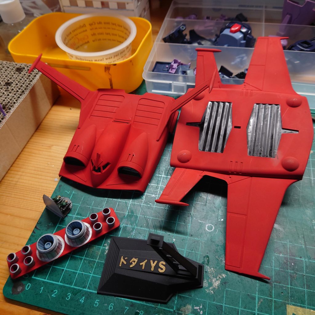 塗装を終わらせて組み立て前!仮組みして写真も撮りたかったのですが旧キットは穴もガタガタで接着しないと外れる部分が多かったので各所接着しながら作りました!