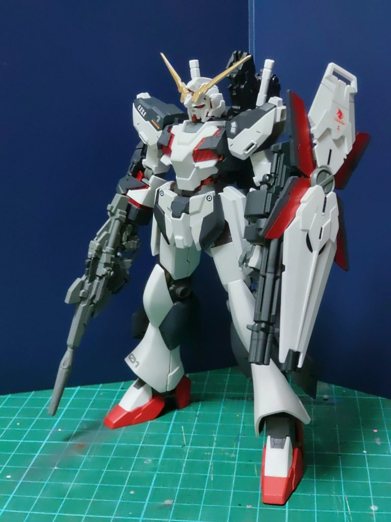 フル装備ネオ・ジオンのビームガトリングガンのコピー品を装備。