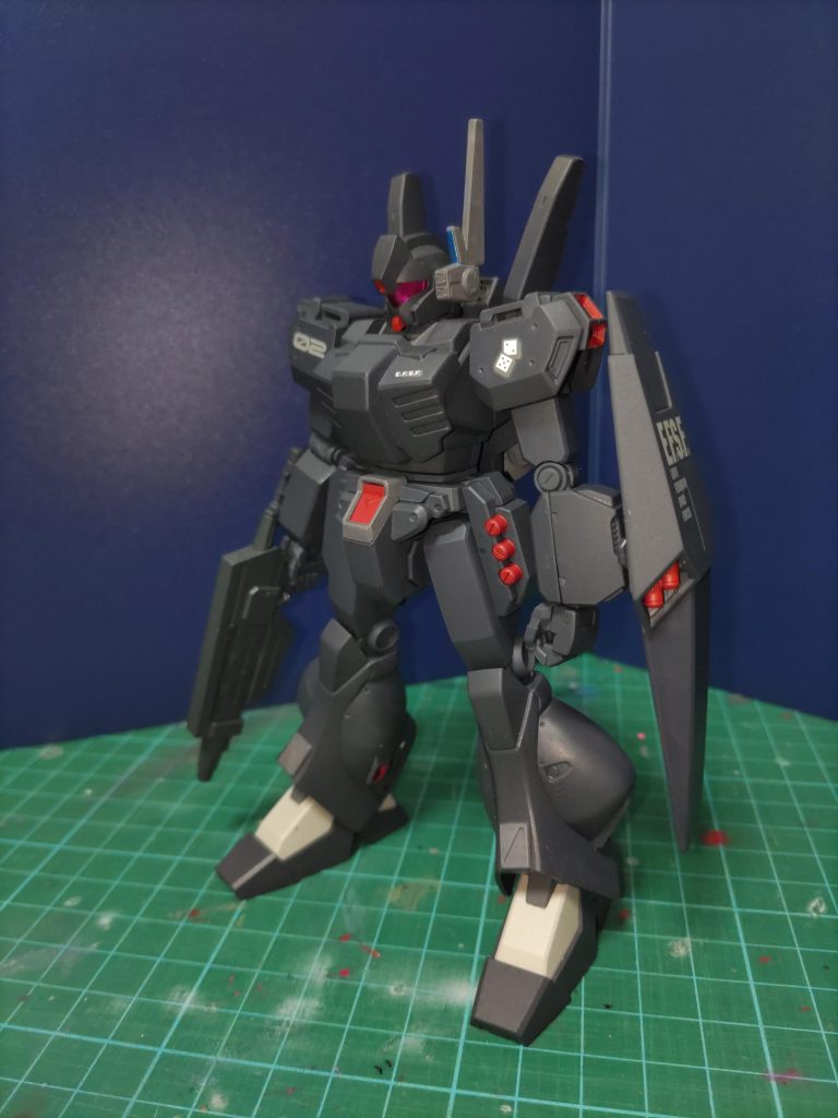 RGM-89D-S　シュツルム・ジェガンジェガンD型を高機動高出力のエース仕様に改修した機体。性能はジェスタを超えるものとなったが、「低コストで操縦性が良く、拡張性が高い」というジェガンの長所を台無しにしたため、少数生産に留まった。