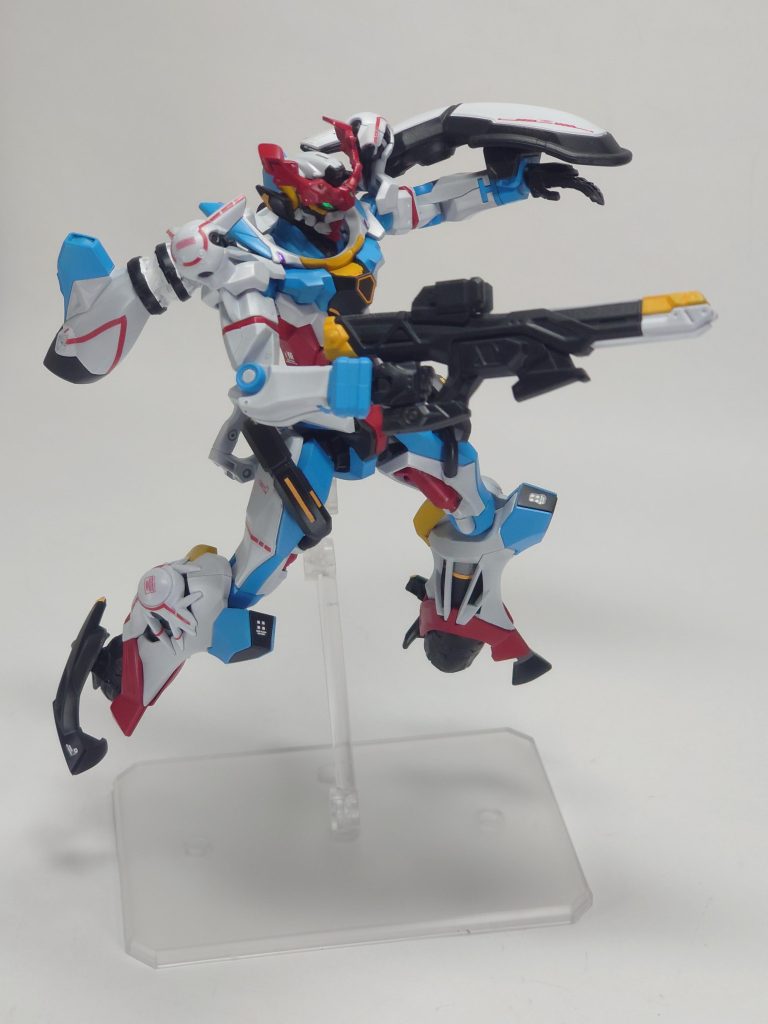 可動域が広いので色んなポーズが、まあ決めやすいです。躍動感のあるポーズもお手の物といった感じ。今回、シールを使用したのもありデカールは最低限といった形にしてます。色々貼りたい欲はあるのですが、まだ本編が序盤までなので後々のイメージと離れちゃう事態になったりしたら嫌だなーと思いこのくらいに留めました。そんな訳もあって続きが放送されるのが待ち遠しいですw最後までご覧頂き、ありがとうございました！！