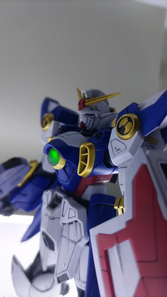 テレビシリーズでは何かと不憫なウイングガンダム。OPで壊され続け、本編でも自爆して直されるも捨てられて、最後は庇って大破する。 でもそんなウイングガンダムが何か好き。