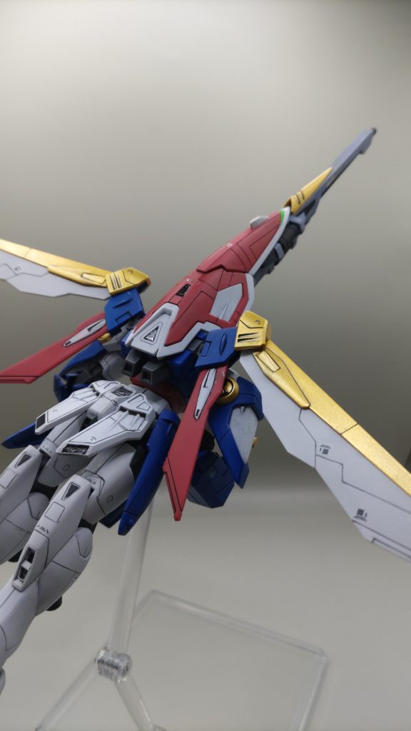 バードモード 腰の汚れが…本来なら足裏のバーニアを市販パーツに置き換えた写真も撮りたかったのですが、調整する際にヤスリ過ぎてモールドをほぼ失うというミスをしてしまったので隠させていただきます。