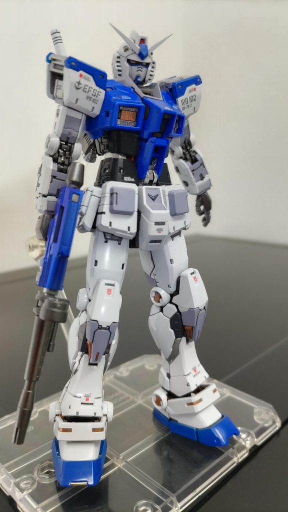 ビームライフルのみキャンディ塗装外装をはめて、デカール貼ってからトップコートと思ってましたが、外装が外れない箇所があったので、トップコートはなし