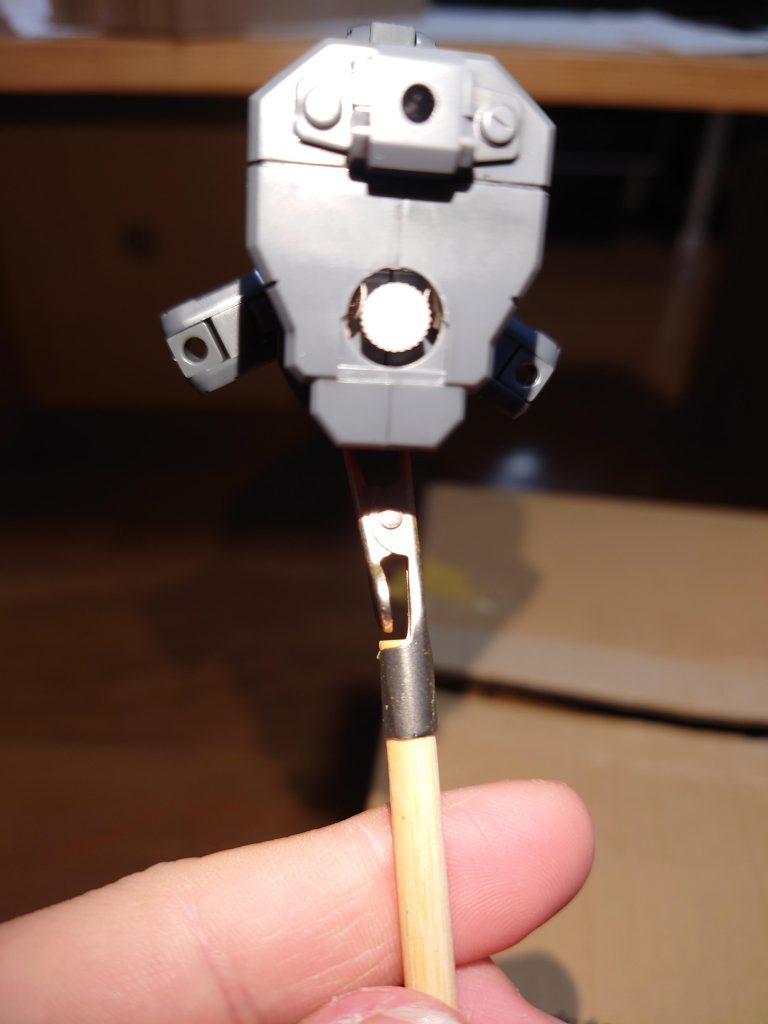 いつでも元の爪にチェンジできるように中にネオジム磁石をしこんでみました。