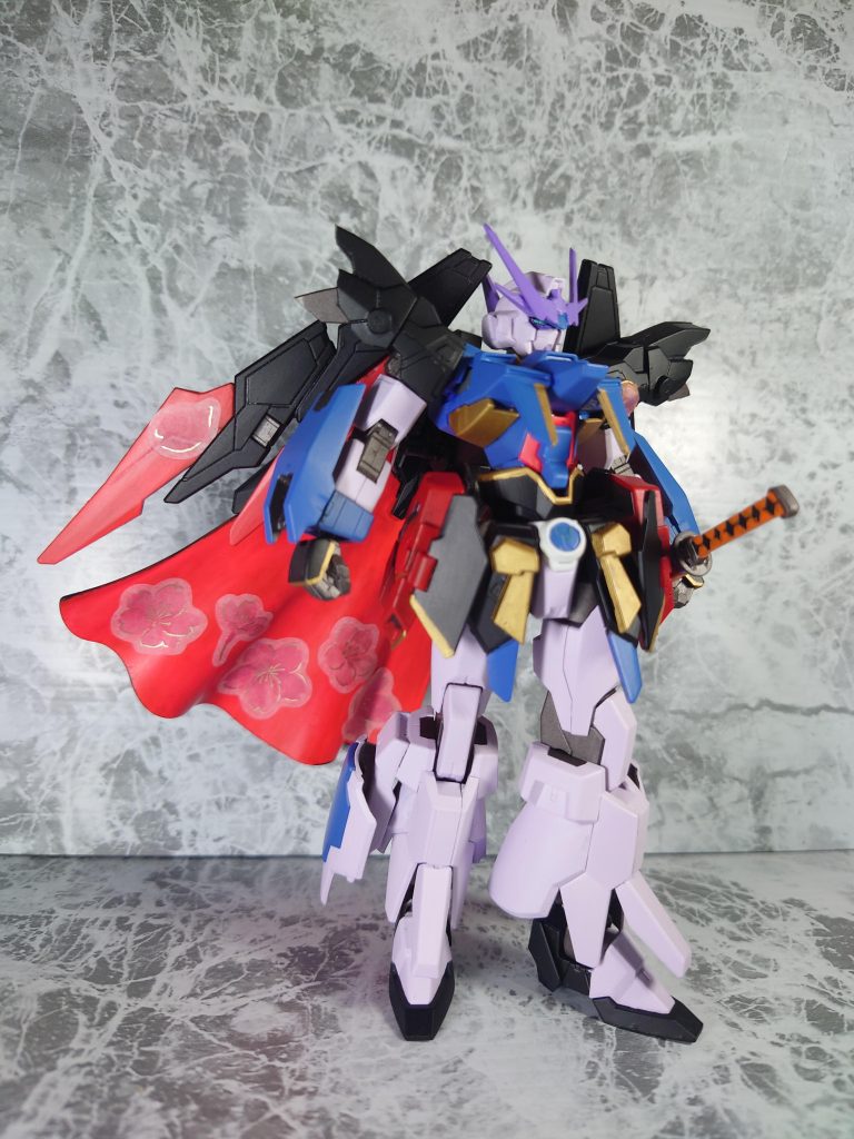 ミキシング形状とカラーリングは某、刀が擬人化して戦うゲームのキャラクター。プレイし始めて4周年だったので、推しを作りました。マントと肩部分のお花シールだけSERIA製で他は今回も全てガンプラパーツです。