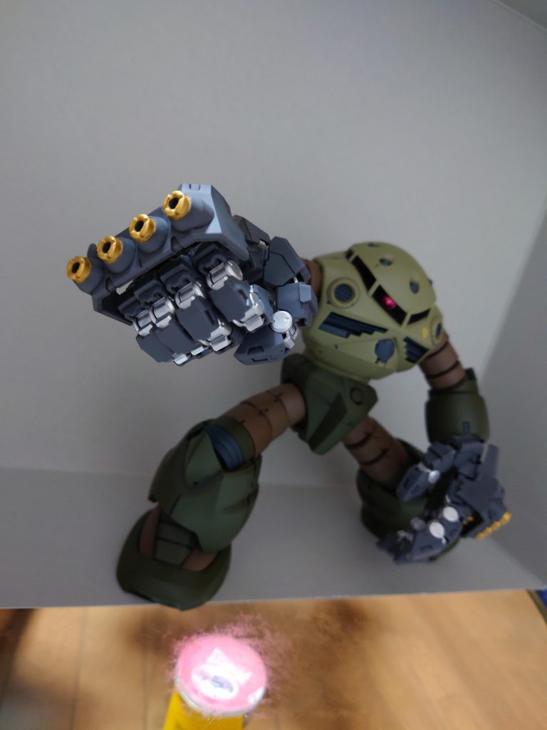 ズゴ「歯ぁ喰いしばれ！ そんな大人！修正してやる！」必殺の修正パンチ。