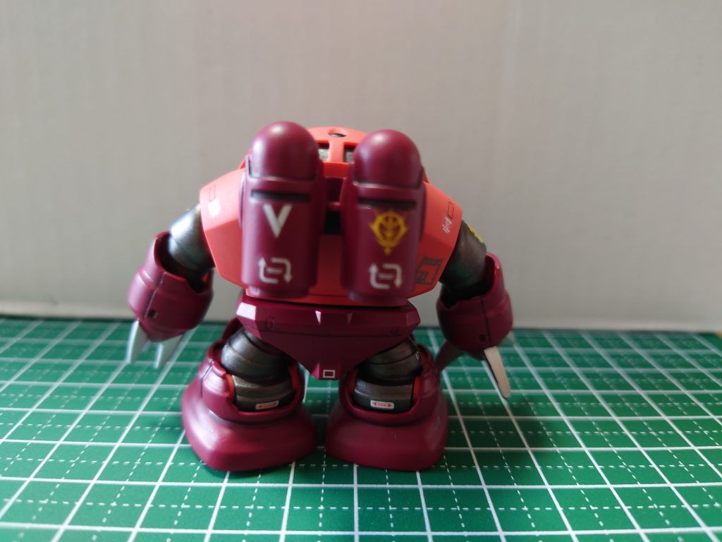 後ろは痛恨の配色ミス！デカールでごまかします。