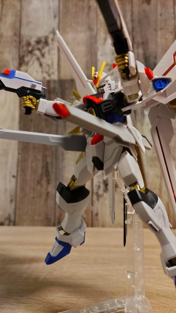 SEEDFreedomのキットは全部、出来が良くて嬉しいですが、値段が高いですね〜ドンキで買ったんですけど3000円もして1000円台で買えてた頃が懐かしいです