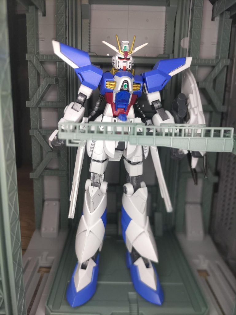 友達にもらったガレージに設置。ドラグーンが引っかかるため軽装モードにて。