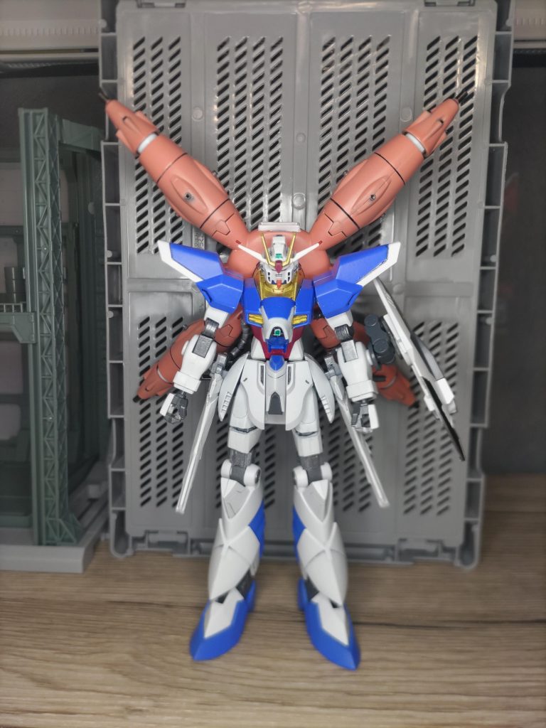 ドラグーン装備。ドラグーンの色はシャアピンクにしており自己主張を弱めにしています。