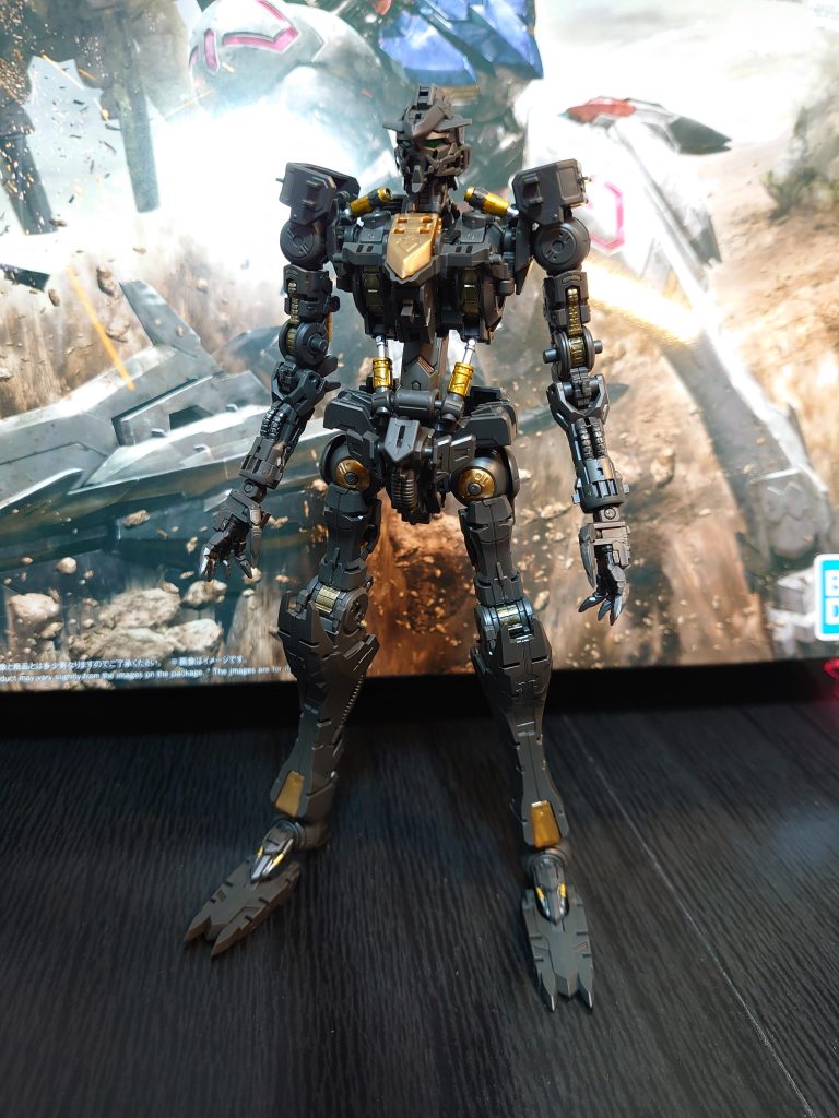 このキットの最大の特徴のシリンダーの稼働がすごいですね。パイプのシルバーと合わせて、シリンダーの受けをゴールドで塗りました。他はパイプ類なんかをちょこちょことダークアイアンやダークゴールドで筆塗りして情報量増やしてます。